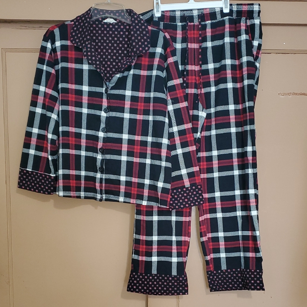 Vera Bradley Womens Plaid Pajama Set - Red, Black, and White